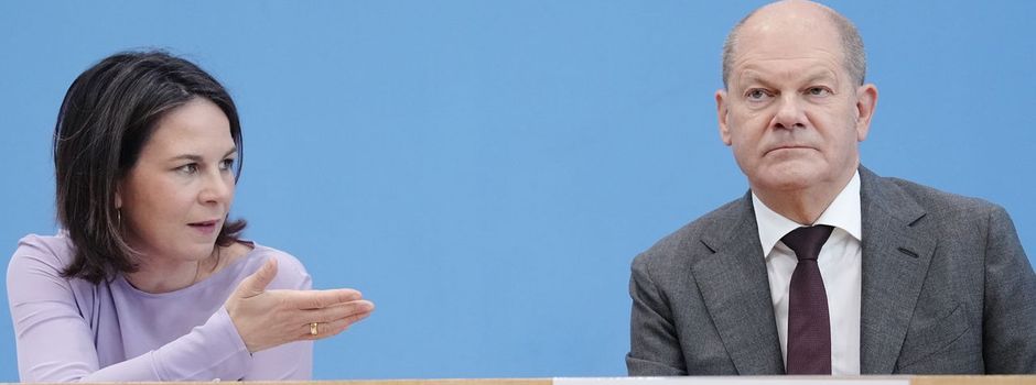 Baerbock: Müssen Druck auf Russland aufrechterhalten