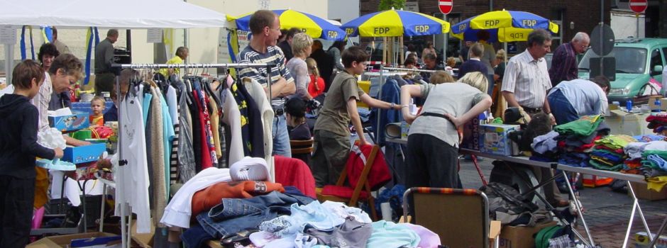 Niederkassel: Familienflohmarkt auf dem Rathausplatz am 07. August 2022