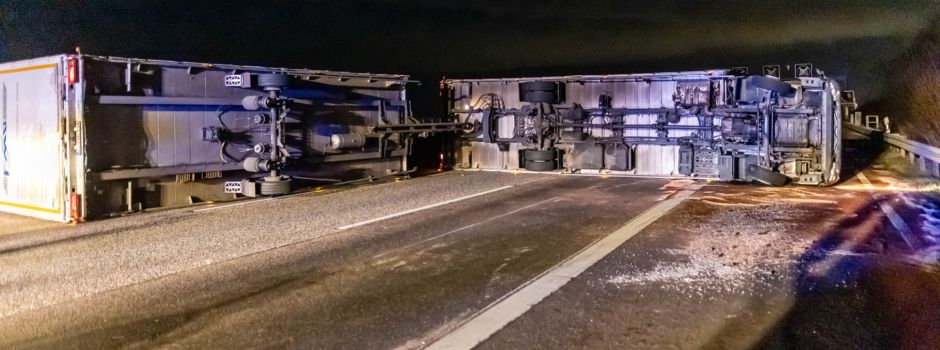 Umgekippter Lkw blockiert Autobahn